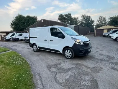 Used Vauxhall Vivaro 95 HP (69 kW) 2019 White MPV