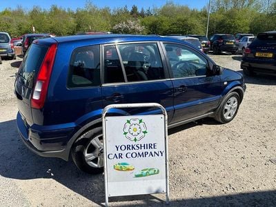 Used Ford Fusion Zetec 68 HP (50 kW) 2010 Blue Hatchback