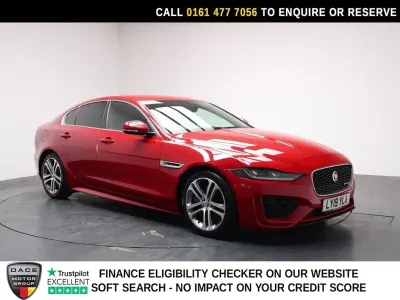 Usado Jaguar XE R-Dynamic 250 HP (183 kW) 2019 Vermelho Sedan