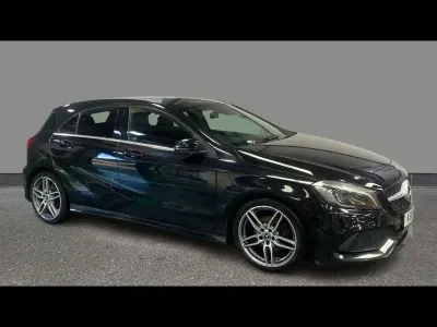 Begagnad Mercedes A180 AMG Line Premium 2018 Svart Halvkombi