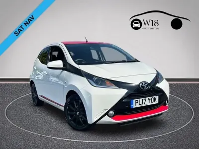 Usado Toyota Aygo x-press 68 HP (50 kW) 2017 Branco Citadino