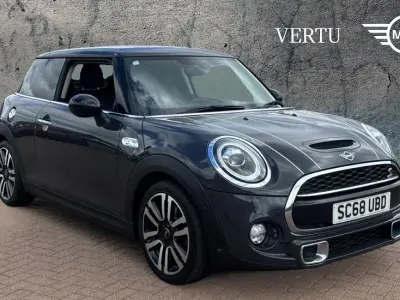 Usado Mini Cooper S Exclusive 192 HP (141 kW) 2019 Cinzento Citadino