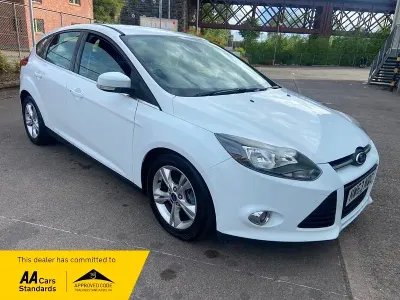 Usado Ford Focus Zetec 115 HP (84 kW) 2014 Branco Citadino