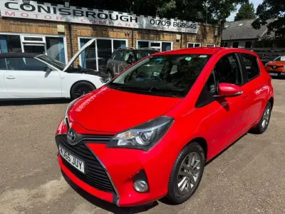 Used Toyota Yaris 99 HP (72 kW) 2015 Red Hatchback