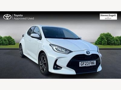 Used Toyota Yaris Hybrid Design 116 HP (85 kW) 2023 White Hatchback