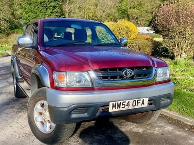 Used Toyota HiLux 102 HP (75 kW) 2005 Maroon Pickup