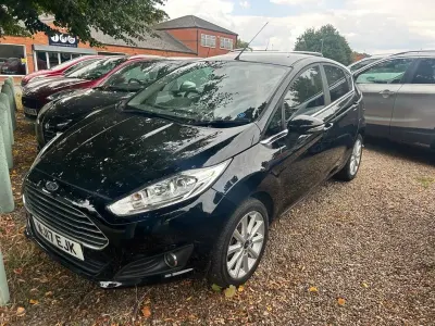 Begagnad Ford Fiesta Titanium 125 HK (91 kW) 2017 Svart Halvkombi