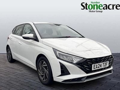 Used Hyundai i20 Advanced 100 HP (73 kW) 2024 White Hatchback