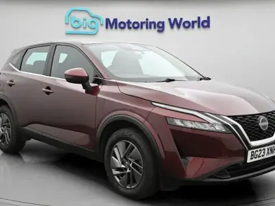Używany Nissan Qashqai Acenta Premium 140 KM (102 kW) 2023 Czerwony SUV