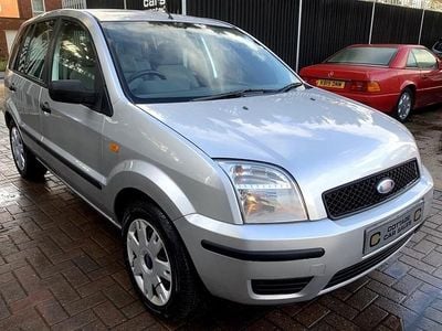 Used Ford Fusion 80 HP (58 kW) 2004 Silver Hatchback