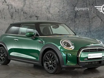 Usado Mini Cooper Classic 134 HP (98 kW) 2024 Verde Citadino