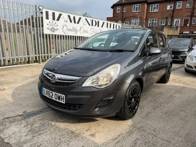 Usado Vauxhall Corsa 100 HP (73 kW) 2012 Cinzento Citadino