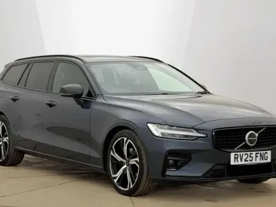 Usado Volvo V60 Ultra 2025 Azul Carrinha