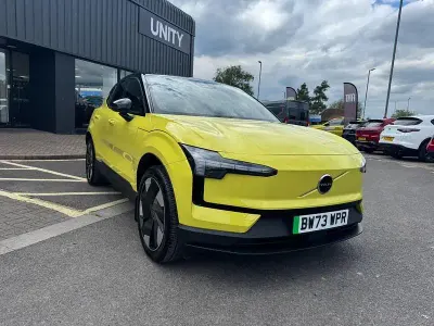 Usado Volvo EX30 Plus 200 kW (272 CV) 2024 Amarillo SUV