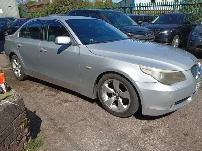 Usado BMW 525 2004 Plateado Berlina