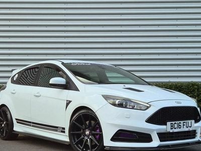 Used Ford Focus ST 280 HP (205 kW) 2016 White Hatchback