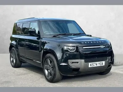 Usado Land Rover Defender HSE Dynamic 344 HP (253 kW) 2024 Preto SUV