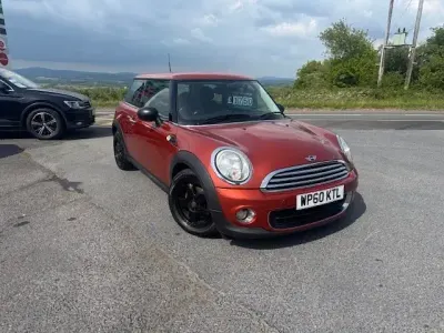 Usado Mini ONE Hatch 2010 Naranja Utilitario