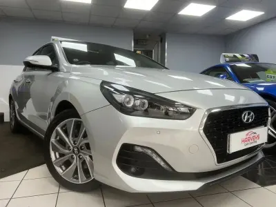 Begagnad Hyundai i30 Premium SE 120 HK (88 kW) 2019 Silver Halvkombi