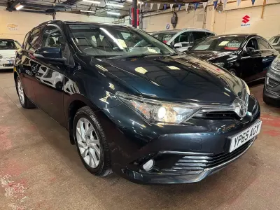 Used Toyota Auris Business Edition 116 HP (85 kW) 2015 Grey Hatchback