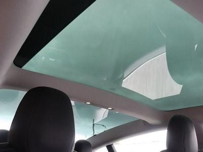 Used Tesla Model 3 Standard Range Plus 239 kW (325 HP) 2019 White Sedan