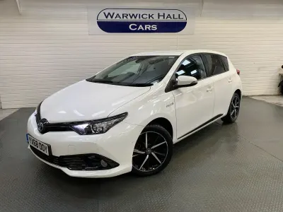 Used Toyota Auris Hybrid Design 2018 White Hatchback