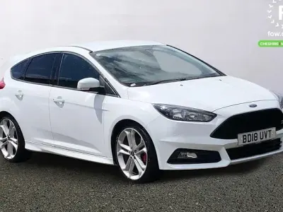 Used Ford Focus Style 250 HP (183 kW) 2017 White Hatchback