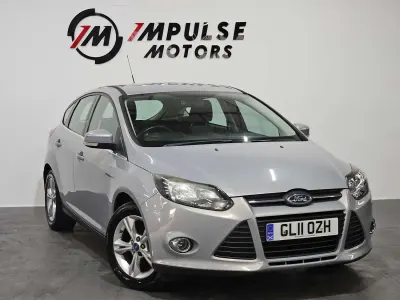 Used Ford Focus Zetec 125 HP (91 kW) 2011 Silver Hatchback