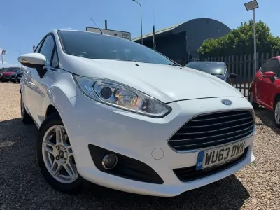 Used Ford Fiesta Zetec 2013 White Hatchback