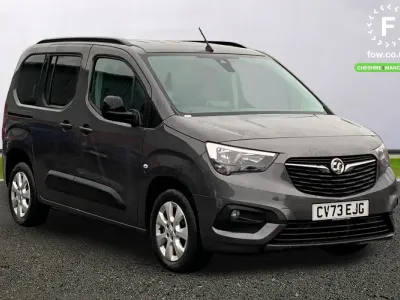 Second-hand Vauxhall Combo Design Edition 100 kW (136 CP) 2023 Gri Monovolum