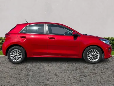 Begagnad Kia Rio 2019 Röd Halvkombi
