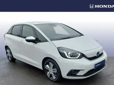 Używany Honda Jazz Hybrid 109 KM (80 kW) 2021 Biały Hatchback