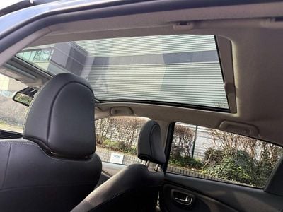 Blue Used 2016 Toyota Yaris Hybrid Hatchback | £9,899 (Fair price)