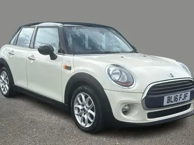 Used Mini Cooper Hatch 136 HP (100 kW) 2016 White Hatchback