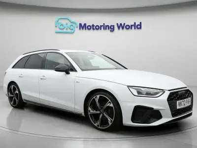 Usado Audi A4 Black Edition 150 CV (110 kW) 2022 Blanco Familiar