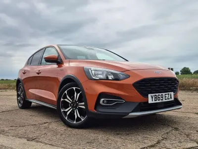 Used Ford Focus Active X 125 HP (91 kW) 2019 Orange Hatchback