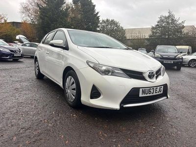White Used 2013 Toyota Auris Active Hatchback | £2,795