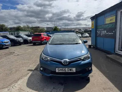 Used Toyota Auris Hybrid