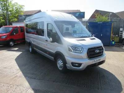 Usado Ford Transit Limited 165 HP (121 kW) 2024 Prateado