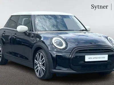 Usado Mini Cooper Exclusive 134 CV (98 kW) 2023 Negro Utilitario