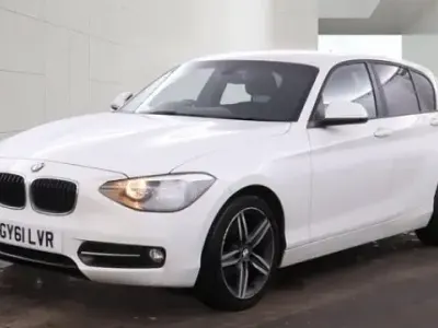 Begagnad BMW 116 Sport Line 136 HK (100 kW) 2011 Vit Halvkombi