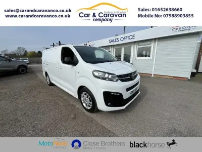Usado Vauxhall Vivaro Sportive 145 HP (106 kW) 2022 Branco Monovolume