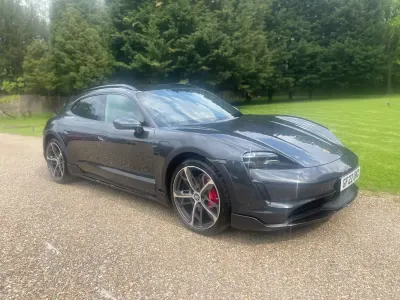 Usado Porsche Taycan 419 kW (571 CV) 2022 Gris Familiar