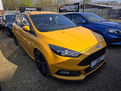 Used Ford Focus Style 247 HP (181 kW) 2017 Yellow Hatchback