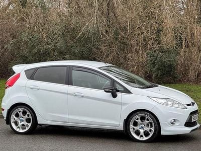 Used Ford Fiesta Titanium 118 HP (86 kW) 2010 White Hatchback