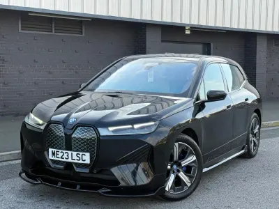 Usado BMW iX M Sport 239 kW (326 CV) 2023 Negro SUV