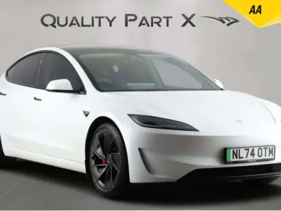 Używany Tesla Model 3 Performance 77 kW (106 KM) 2024 Biały Sedan/Limuzyna