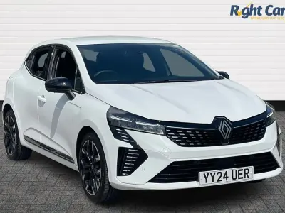 Used Renault Clio V Techno 90 HP (66 kW) 2024 Glacier white  Hatchback