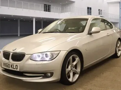 Usado BMW 330 Comfort Edition 272 CV (200 kW) 2010 Plateado Coupe
