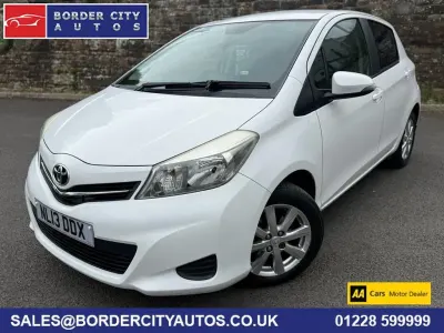 Used Toyota Yaris 101 HP (74 kW) 2013 White Hatchback